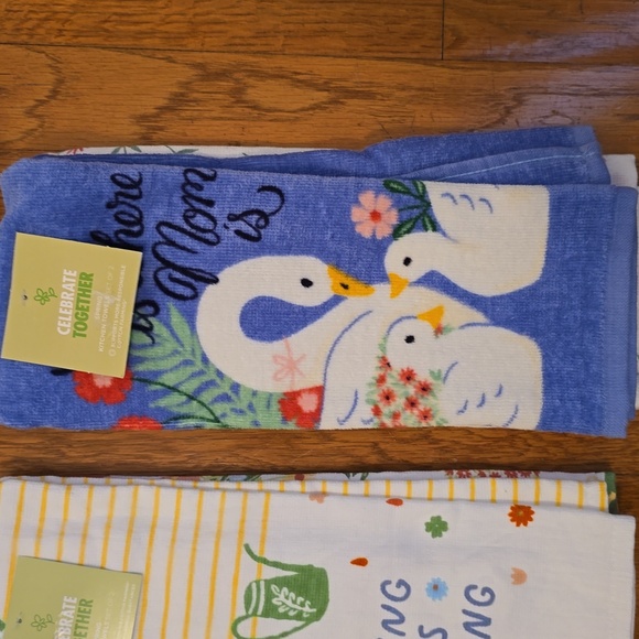 CELEBRATE TOGETHER & HOME WEAR BRANDS KITCHEN TOWELS BUNDLE OF 8 TOWELS - Picture 7 of 10